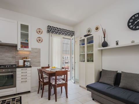 Water, Sky, Property, Plant, Building, Cloud, Swimming Pool, Tree, Residential Area, Grass