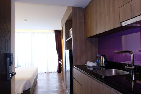 Deluxe Premium | Private kitchenette | Fridge, coffee/tea maker