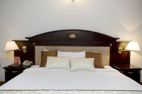 Premium bedding, minibar, in-room safe, desk