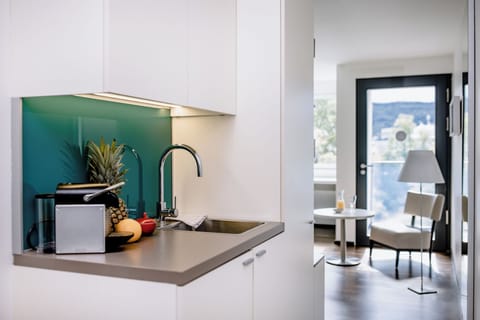 Business Single Room | Hypo-allergenic bedding, in-room safe, individually decorated