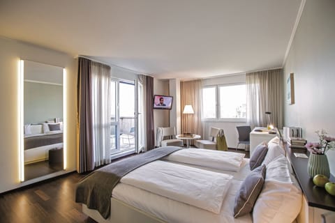 Executive Double Room | Hypo-allergenic bedding, in-room safe, individually decorated