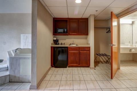 Queen Room 2 Queen Beds, Jetted Tub, Side View | Private kitchenette | Mini-fridge, microwave, coffee/tea maker