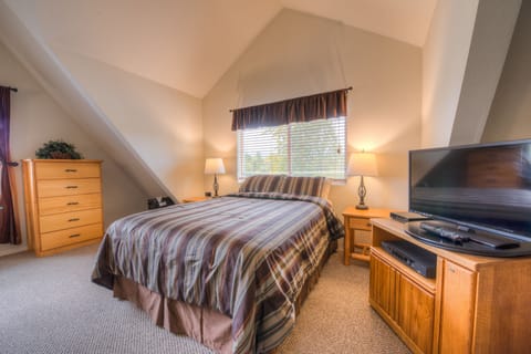 Family Room | Iron/ironing board, free WiFi, bed sheets