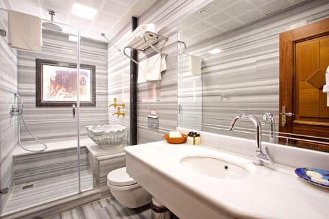 King Suite With Hagia Sophia View | Bathroom | Separate tub and shower, jetted tub, rainfall showerhead