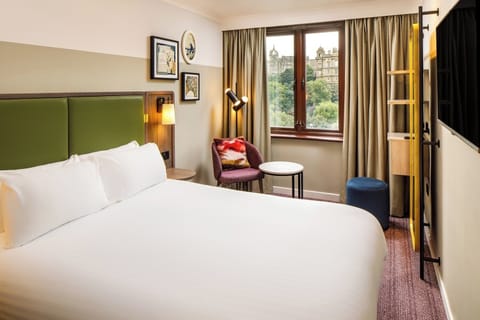 Classic Room, 1 Queen Bed (Castle View) | In-room safe, desk, blackout drapes, soundproofing