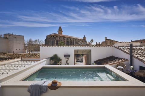 Indoor pool, seasonal outdoor pool