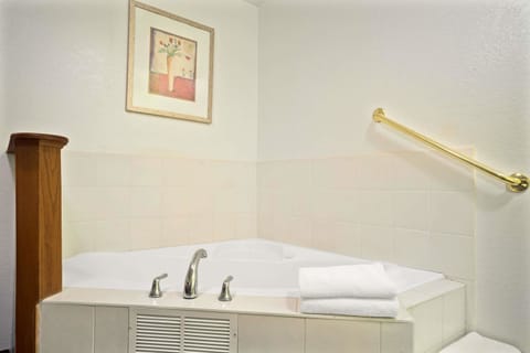 Upgraded, Room, 1 Queen Bed, Non Smoking | Bathroom | Free toiletries, hair dryer, towels
