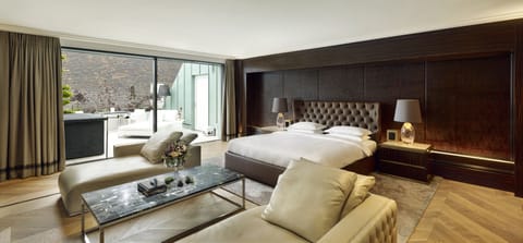 Royal Penthouse (Suite) | Hypo-allergenic bedding, minibar, in-room safe, individually decorated