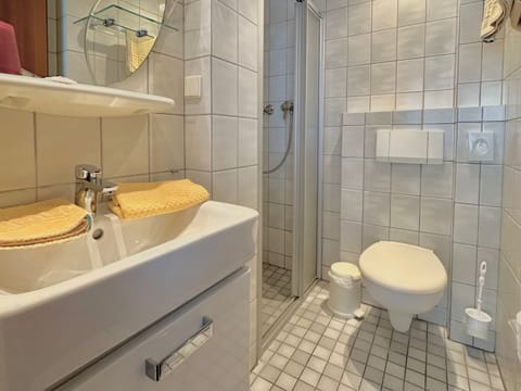 Standard Double Room | Bathroom | Free toiletries, hair dryer, towels