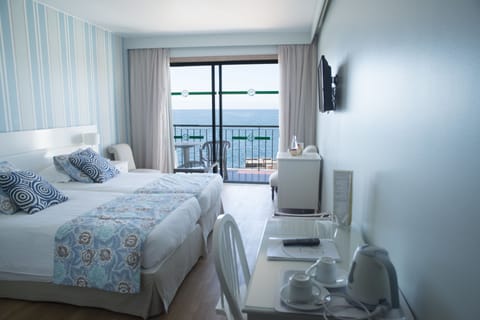 Double Room, Balcony, Sea View (Located in Penha de França Mar) | Premium bedding, minibar, blackout drapes, soundproofing