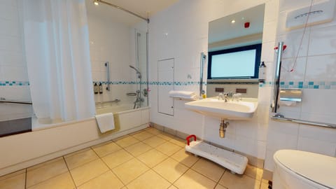 Standard Room, 1 Double Bed, Accessible | Bathroom | Combined shower/tub, hair dryer, towels