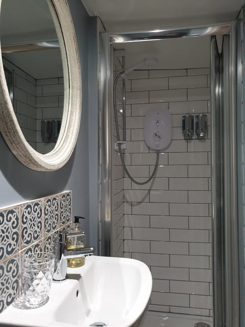 Standard Single Room, Ensuite | Bathroom