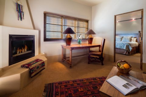 Suite, Fireplace | Living room | LCD TV, fireplace, iPod dock, pay movies