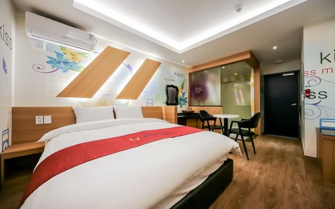 Room (1 Room Per 1 Parking) | 1 bedroom, free WiFi, bed sheets