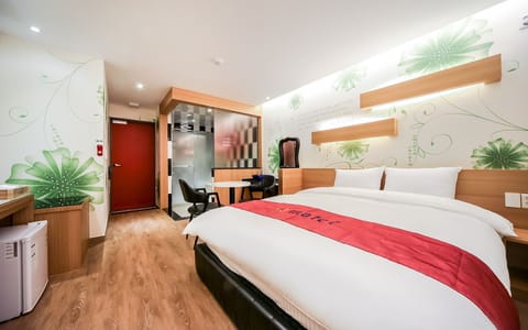 Room (1 Room Per 1 Parking) | 1 bedroom, free WiFi, bed sheets