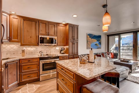 Premier Condo, 2 Bedrooms | Private kitchen | Full-size fridge, microwave, oven, stovetop