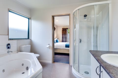 Superior Suite, 2 Bedrooms, Non Smoking | Bathroom | Free toiletries, hair dryer, towels