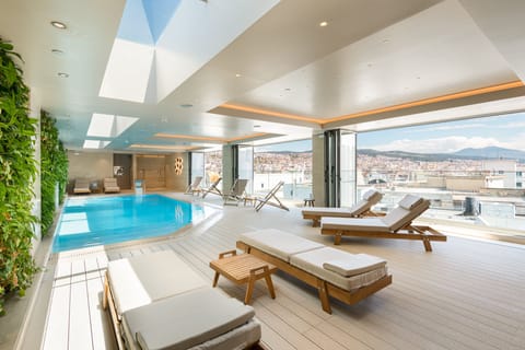 Indoor pool, sun loungers