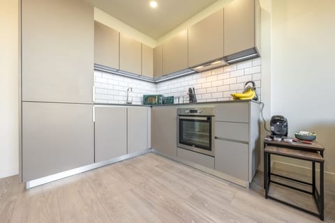 Superior Apartment, Private Bathroom (106N Platform North) | Shared kitchen