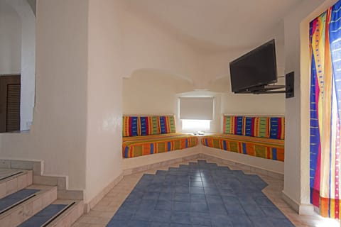 Villa (Plata) | In-room safe, desk, iron/ironing board, bed sheets