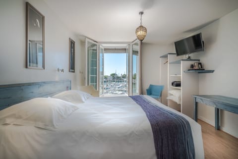 Superior Double Room, Harbor View | Individually decorated, individually furnished, desk, laptop workspace