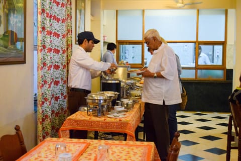 Daily buffet breakfast (INR 400 per person)