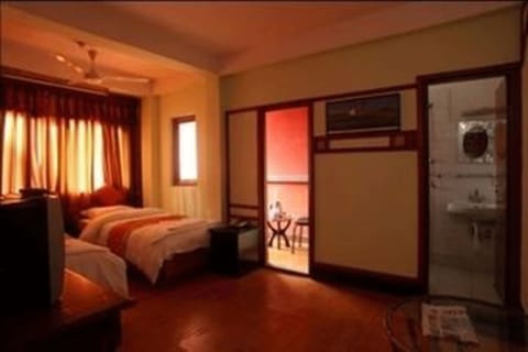 Deluxe Double Room, 1 Queen Bed | In-room safe, soundproofing, free WiFi
