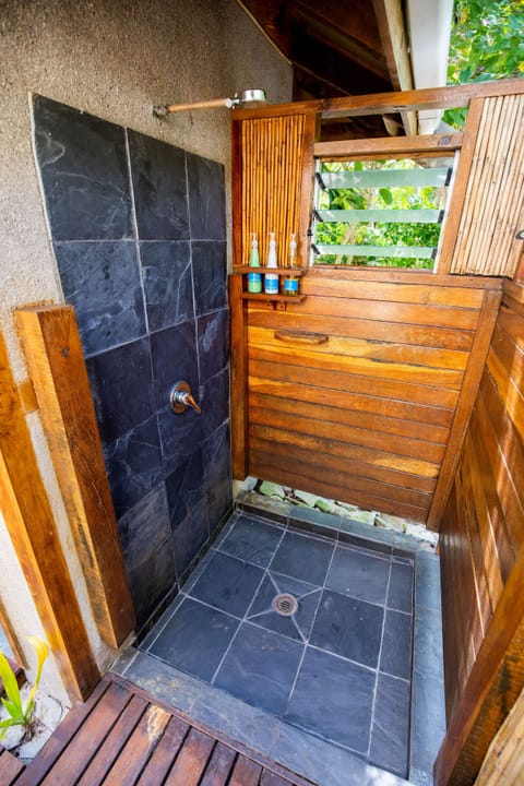 Beachfront Levu (Large) Bure | Bathroom shower