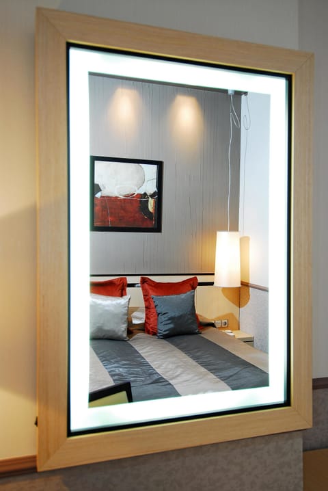 Classic Room | Minibar, in-room safe, soundproofing, iron/ironing board