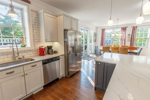 Main Level | Kitchen