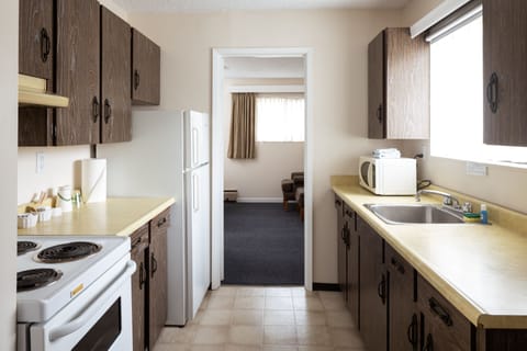 Multi-Bed Suite | Private kitchen | Fridge, coffee/tea maker, eco-friendly cleaning products