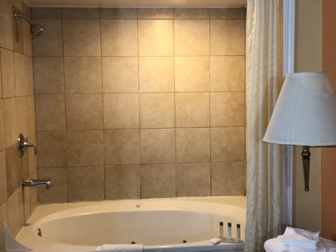 Room, 1 King Bed, Non Smoking, Jetted Tub | Bathroom | Hair dryer, towels