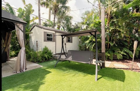 Relaxing swing chair