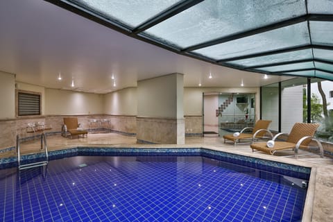 Indoor pool, sun loungers