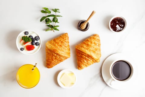 Daily continental breakfast (CAD 19 per person)