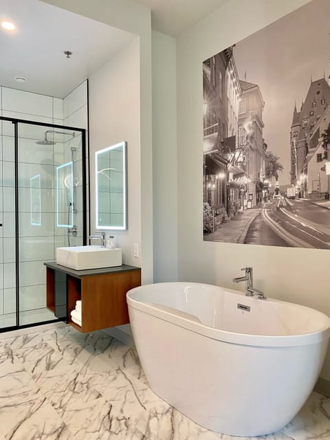 Romantic Room, River View | Bathroom | Free toiletries, hair dryer, towels, soap