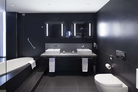 Junior Suite (Extra Bed 3 adults) | Bathroom | Combined shower/tub, eco-friendly toiletries, hair dryer, bidet