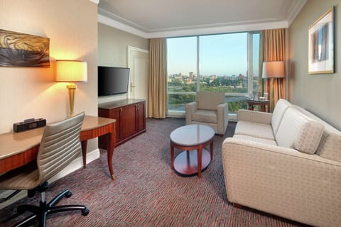 1 Bedroom Suite, 1 King Bed, Jetted Tub | Premium bedding, minibar, in-room safe, desk