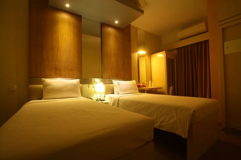 Deluxe Twin Room | In-room safe, desk, free WiFi, bed sheets