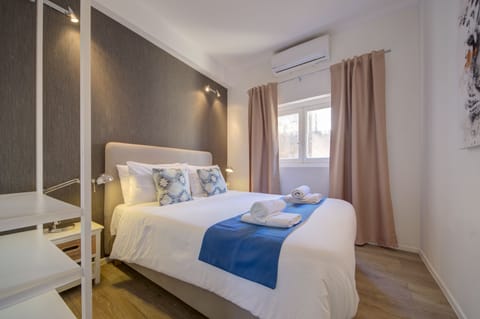 Panoramic Penthouse | In-room safe, soundproofing, iron/ironing board, free WiFi