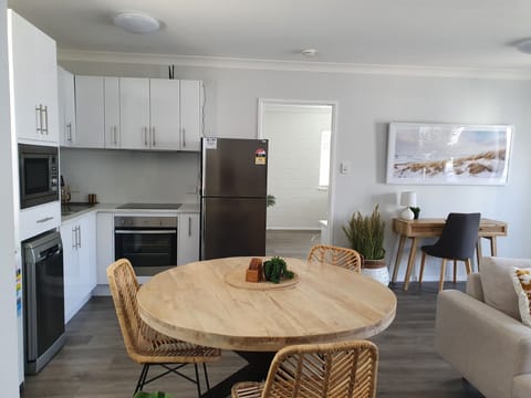 Apartment Greenside on Ruthven - One Bedroom Apartment | Private kitchen | Microwave, coffee/tea maker, electric kettle, toaster