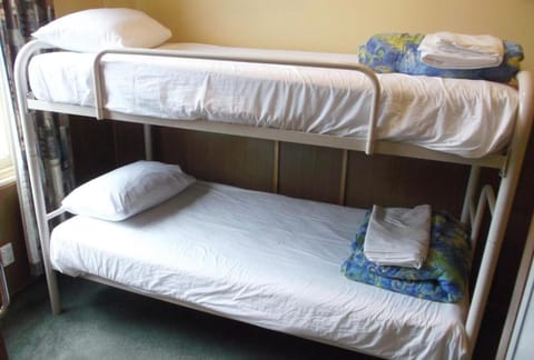 Backpacker Private Twin - Bunk | Free WiFi, bed sheets, wheelchair access