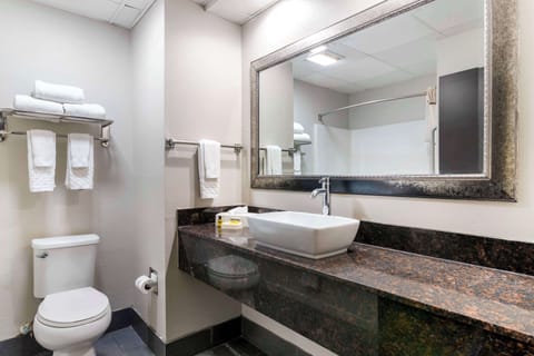 Suite, 1 King Bed, Non Smoking, Refrigerator & Microwave | Bathroom | Combined shower/tub, free toiletries, hair dryer, towels