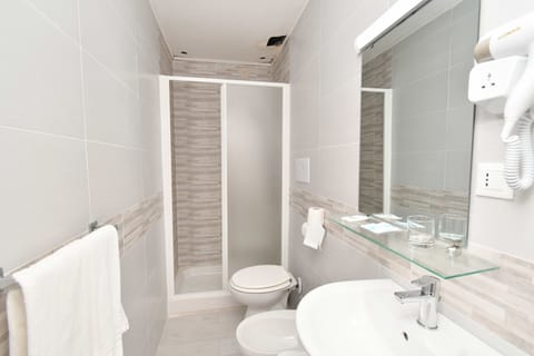 Standard Double Room, Garden View | Bathroom | Rainfall showerhead, free toiletries, hair dryer, bidet