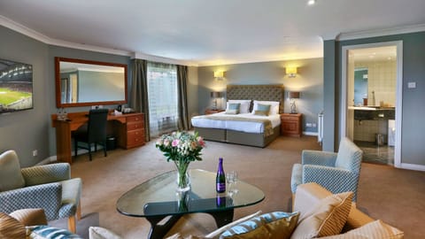 Junior Suite | In-room safe, desk, iron/ironing board, free WiFi