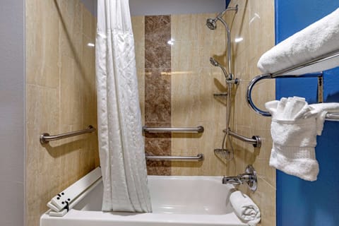 Room, 1 King Bed, Accessible, Non Smoking | Bathroom | Combined shower/tub, free toiletries, hair dryer, towels