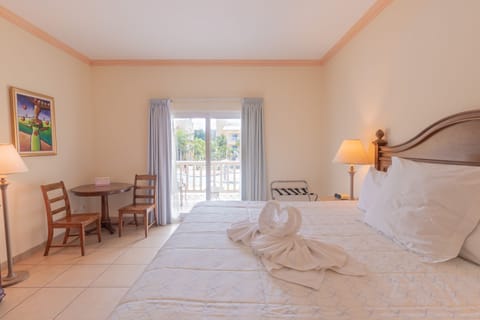 Standard Room, 2 Queen Beds, Pool View | Premium bedding, in-room safe, desk, free WiFi