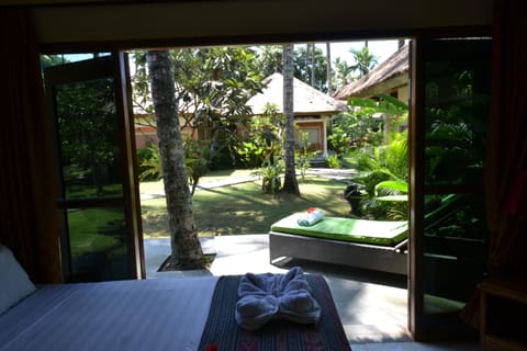 Bungalow, Garden View | Egyptian cotton sheets, premium bedding, minibar, in-room safe