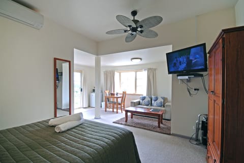 Riverview Suite | Minibar, individually decorated, iron/ironing board, free WiFi