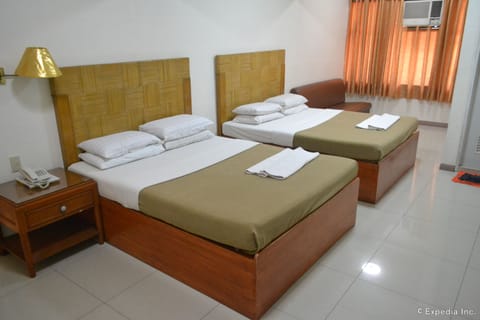 Family Room (Deluxe) | In-room safe, desk, rollaway beds, free WiFi